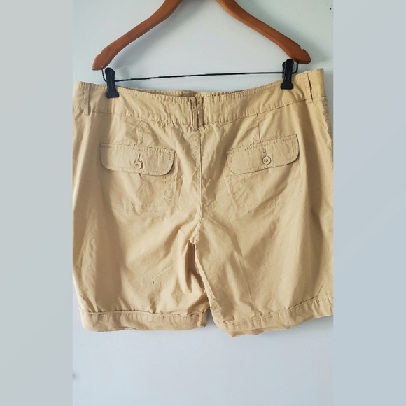 Faded Glory Khaki Stretch Shorts NWT Size 18 - Picture 2 of 5